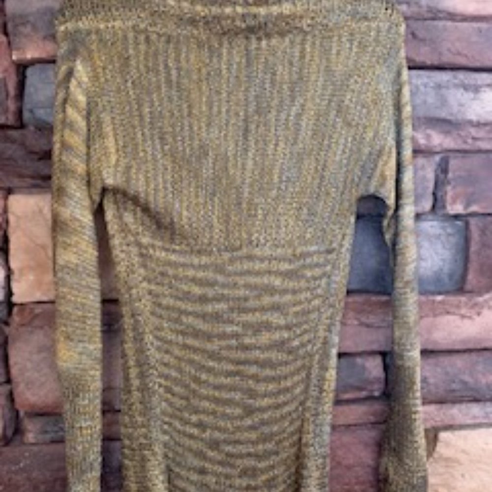 Crocheted Sweater with Pin Closure - Picture 5 of 7